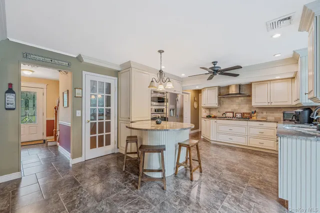 $949,997 | 10 Spyglass Lane, East Setauket, NY 11733