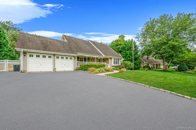 $949,997 | 10 Spyglass Lane, East Setauket, NY 11733