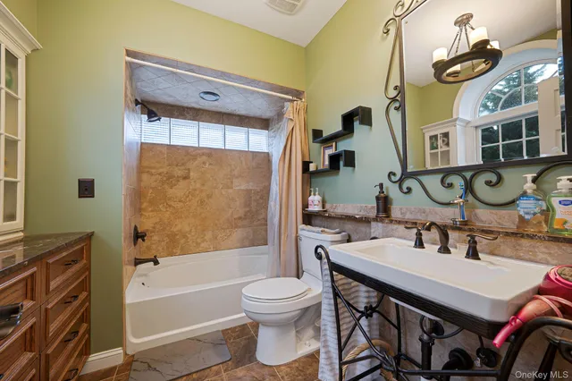 $949,997 | 10 Spyglass Lane, East Setauket, NY 11733