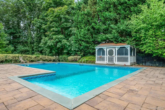 $949,997 | 10 Spyglass Lane, East Setauket, NY 11733