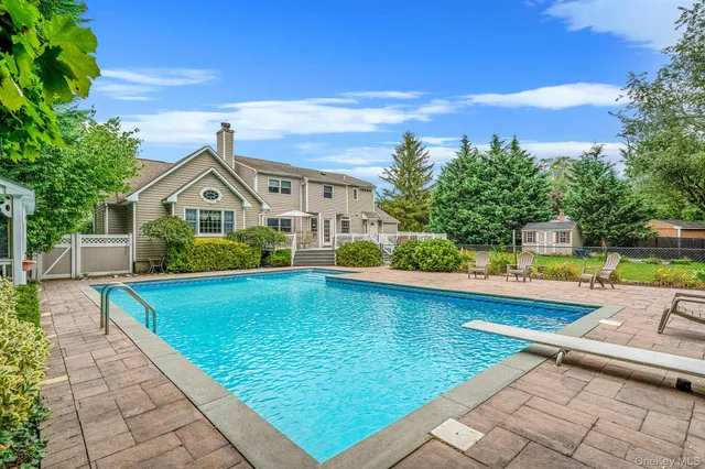 $949,997 | 10 Spyglass Lane, East Setauket, NY 11733