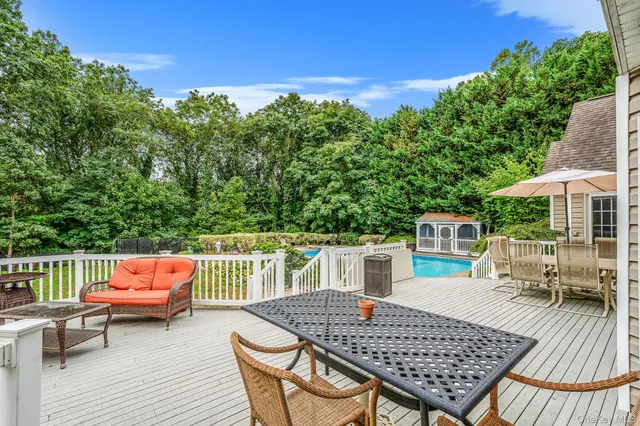 $949,997 | 10 Spyglass Lane, East Setauket, NY 11733