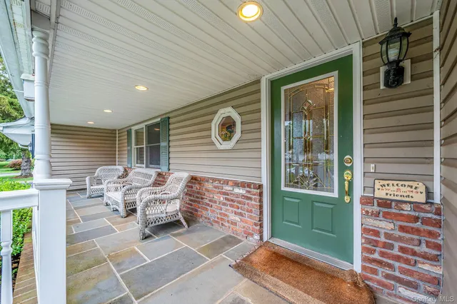 $949,997 | 10 Spyglass Lane, East Setauket, NY 11733