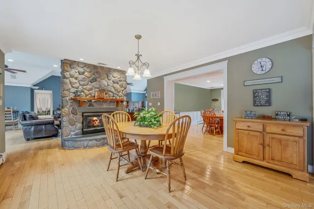 $949,997 | 10 Spyglass Lane, East Setauket, NY 11733