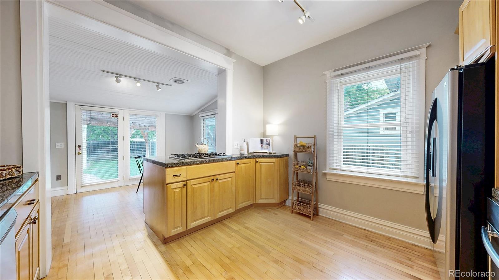 218 South Emerson Street Denver, CO 80209 - Photo 8 of 47