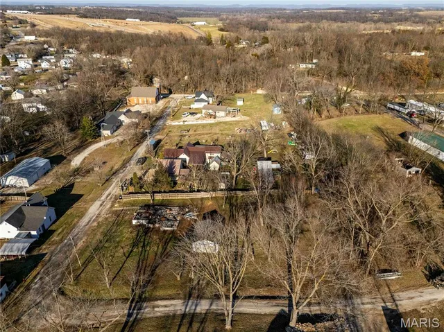 $1 | 121 Park Avenue, Frankford, MO 63441