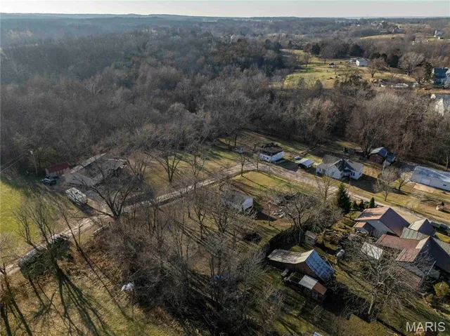 $1 | 121 Park Avenue, Frankford, MO 63441