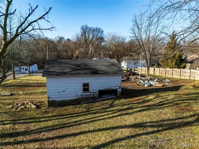 $1 | 121 Park Avenue, Frankford, MO 63441