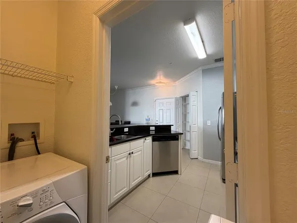 $1,800 | 3735 Conroy Road, Unit 2222, Orlando, FL 32839