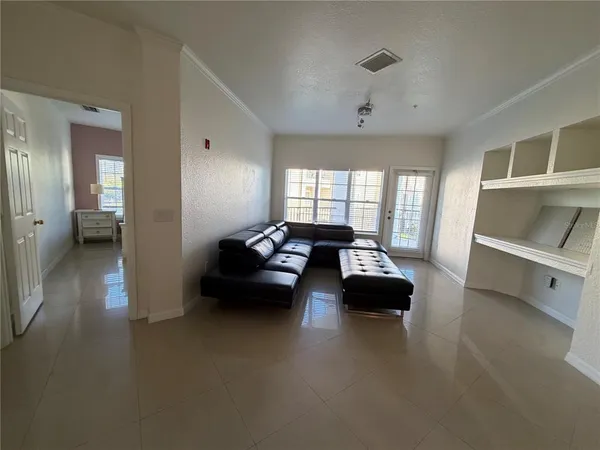 $1,800 | 3735 Conroy Road, Unit 2222, Orlando, FL 32839