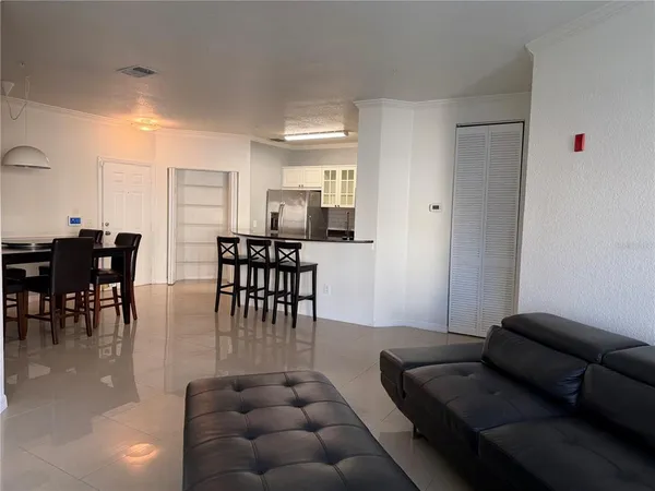 $1,800 | 3735 Conroy Road, Unit 2222, Orlando, FL 32839