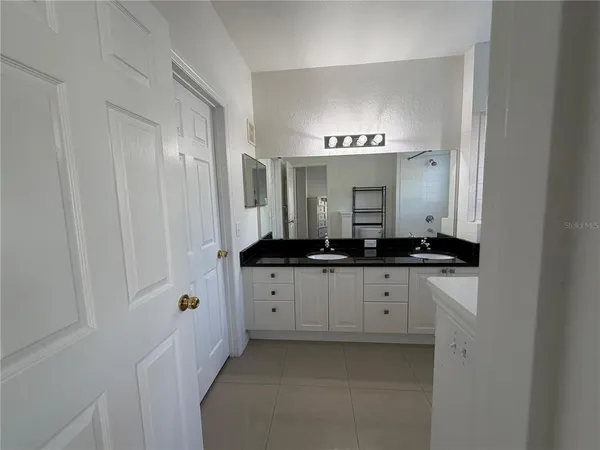 $1,800 | 3735 Conroy Road, Unit 2222, Orlando, FL 32839