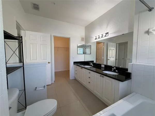 $1,800 | 3735 Conroy Road, Unit 2222, Orlando, FL 32839