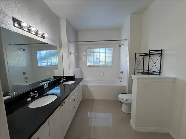 $1,800 | 3735 Conroy Road, Unit 2222, Orlando, FL 32839