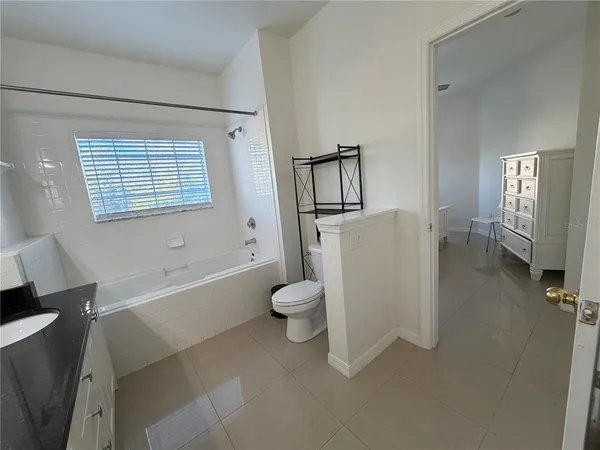 $1,800 | 3735 Conroy Road, Unit 2222, Orlando, FL 32839