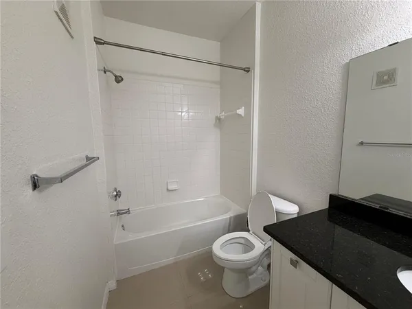 $1,800 | 3735 Conroy Road, Unit 2222, Orlando, FL 32839