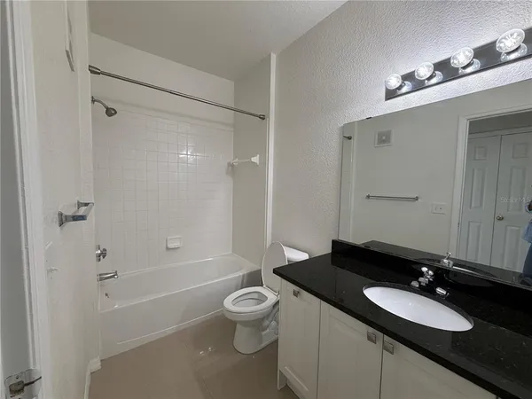 $1,800 | 3735 Conroy Road, Unit 2222, Orlando, FL 32839