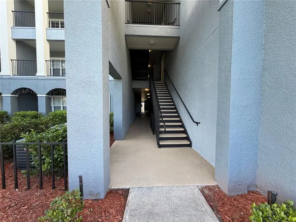 $1,800 | 3735 Conroy Road, Unit 2222, Orlando, FL 32839
