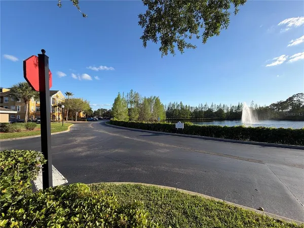 $1,800 | 3735 Conroy Road, Unit 2222, Orlando, FL 32839