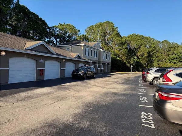 $1,800 | 3735 Conroy Road, Unit 2222, Orlando, FL 32839