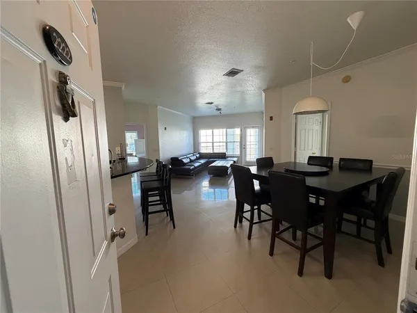 $1,800 | 3735 Conroy Road, Unit 2222, Orlando, FL 32839