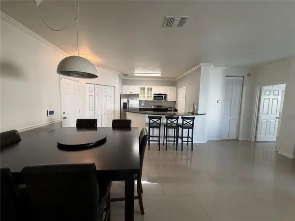 $1,800 | 3735 Conroy Road, Unit 2222, Orlando, FL 32839