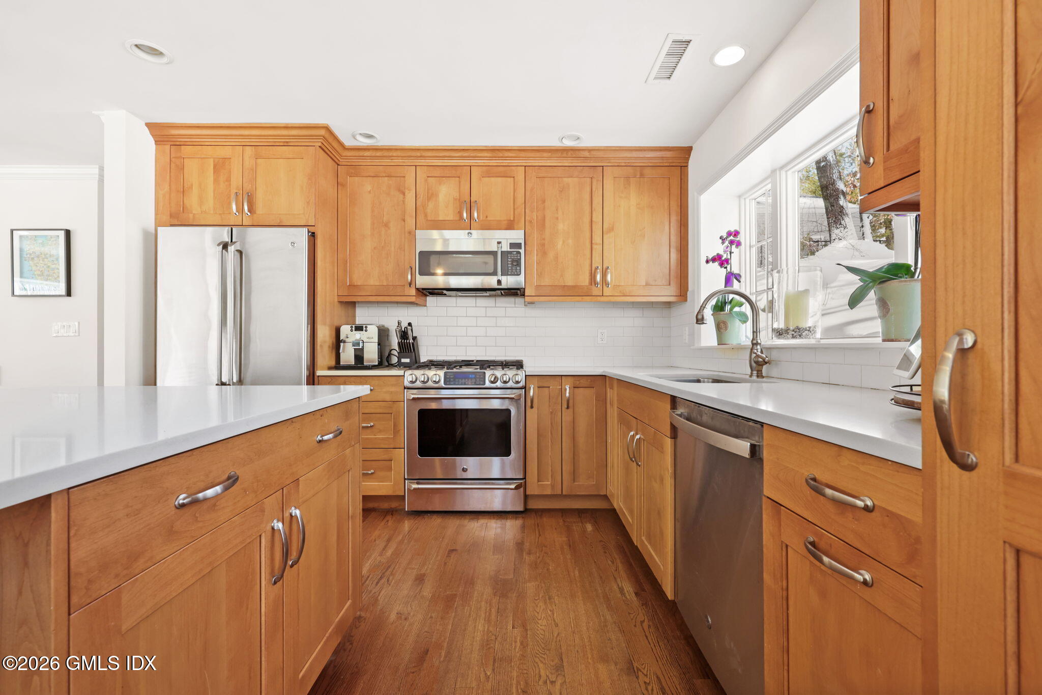 52 Valleywood Road Cos Cob, CT 06807 - Photo 5 of 28 13-web-or-mls-52-valleywood-rd
