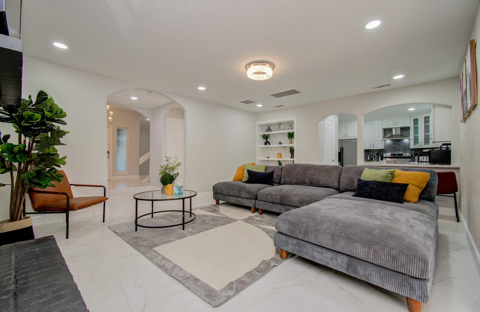 8623 Parasol Lane Houston, TX 77064 - Photo 4 of 50 a living room with furniture and flowers