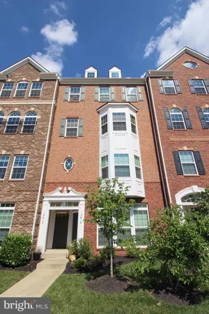 $2,995 | 13615 Air And Parkway, Unit MUSEUM 8J, Herndon, VA 20171
