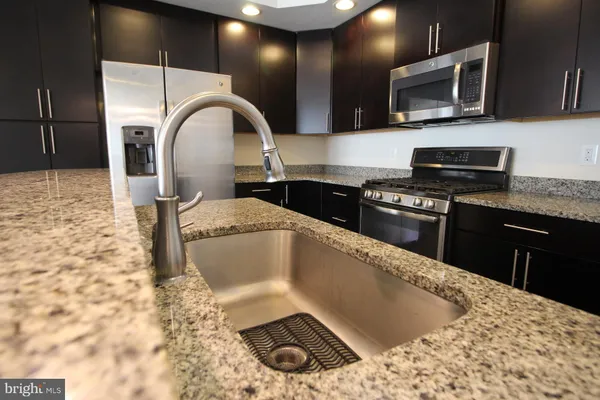 $2,995 | 13615 Air And Parkway, Unit MUSEUM 8J, Herndon, VA 20171