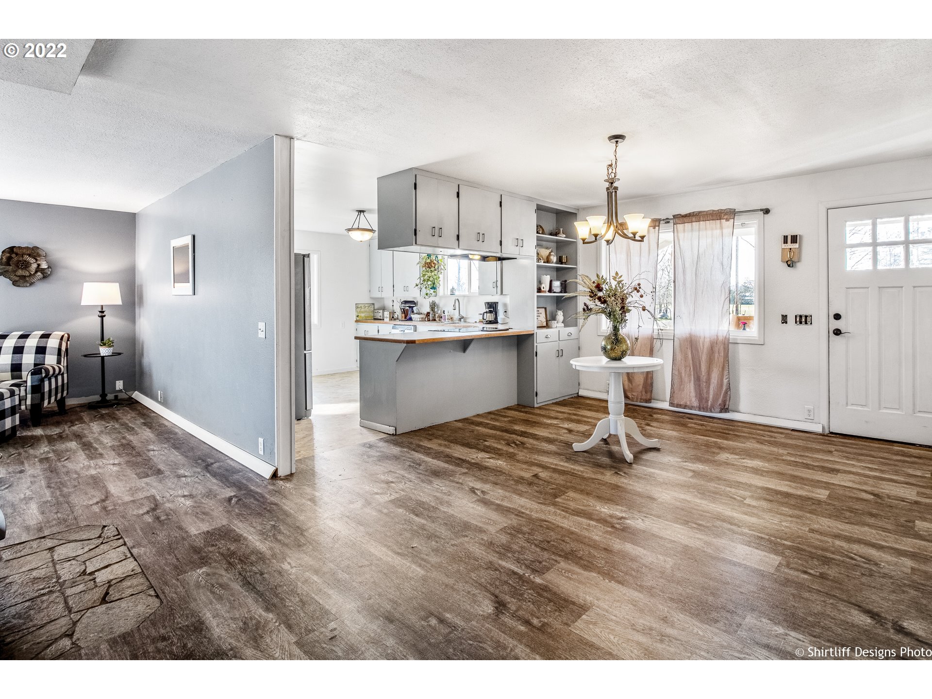 83553 Cloverdale Road Creswell, OR 97426 - Photo 6 of 17 a view of a kitchen and dining room