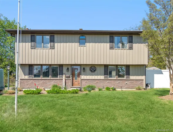 $999,988 | 14 West Greenway Circle, Syosset, NY 11791