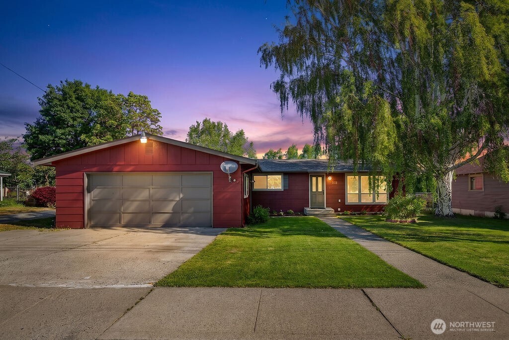 1312 Springwater Avenue Wenatchee, WA 98801 - Photo 2 of 30
