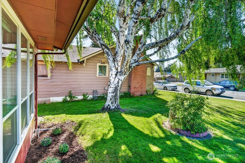 1312 Springwater Avenue Wenatchee, WA 98801 - Photo 4 of 30