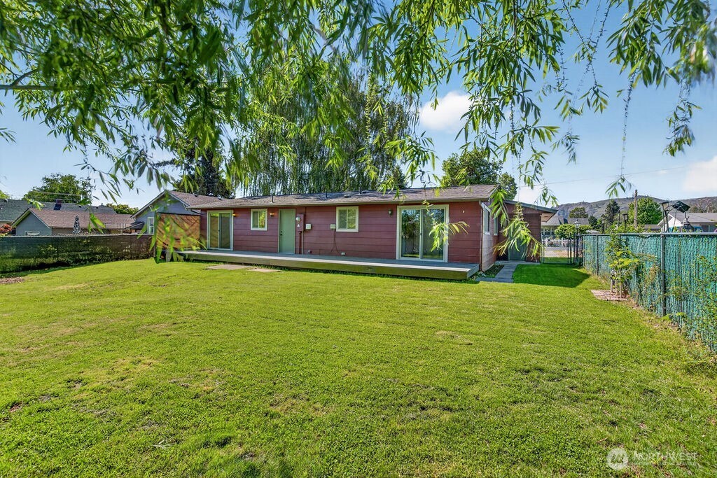1312 Springwater Avenue Wenatchee, WA 98801 - Photo 8 of 30