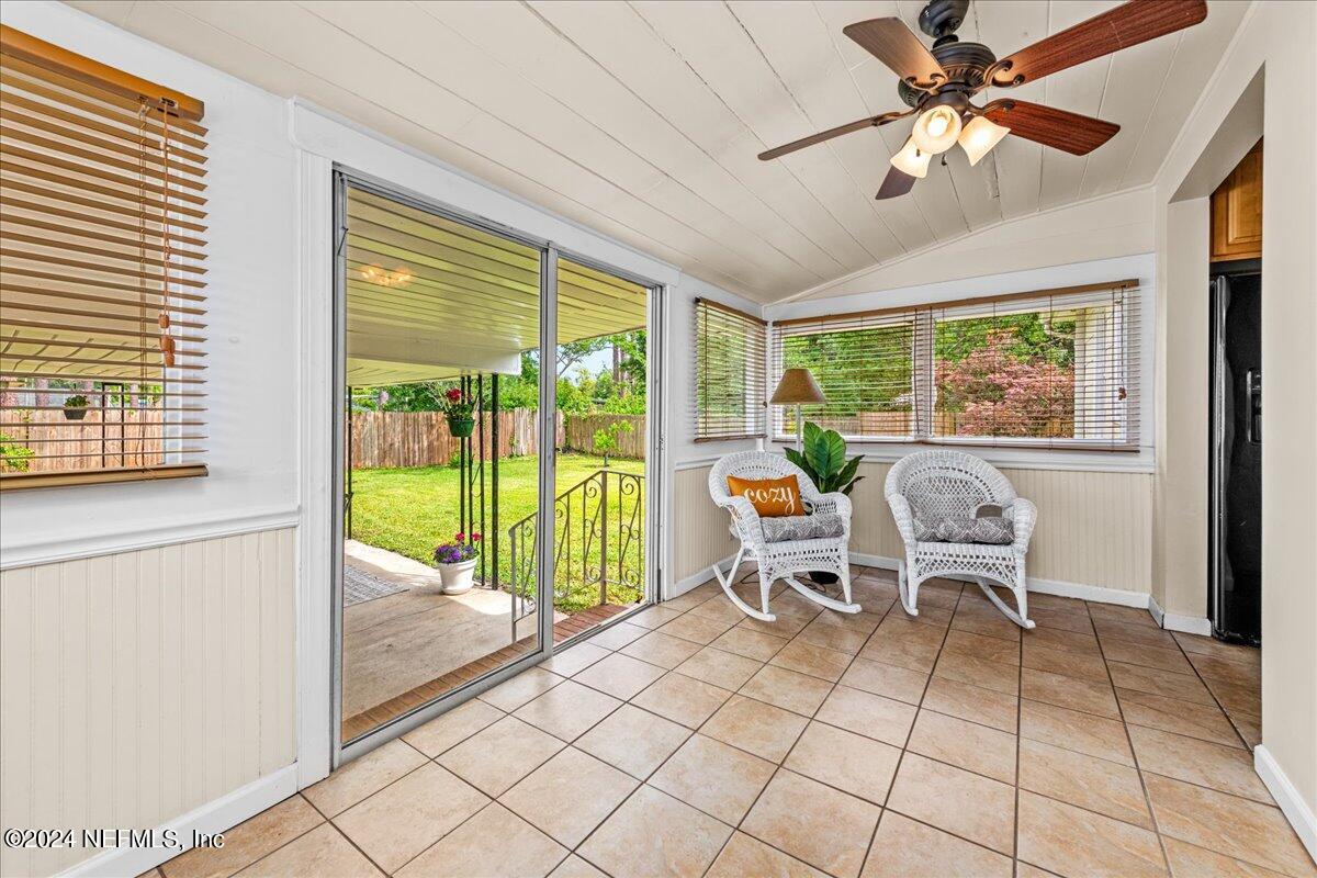 1119 Scotten Road Jacksonville, FL 32205 - Photo 11 of 27 Sunroom