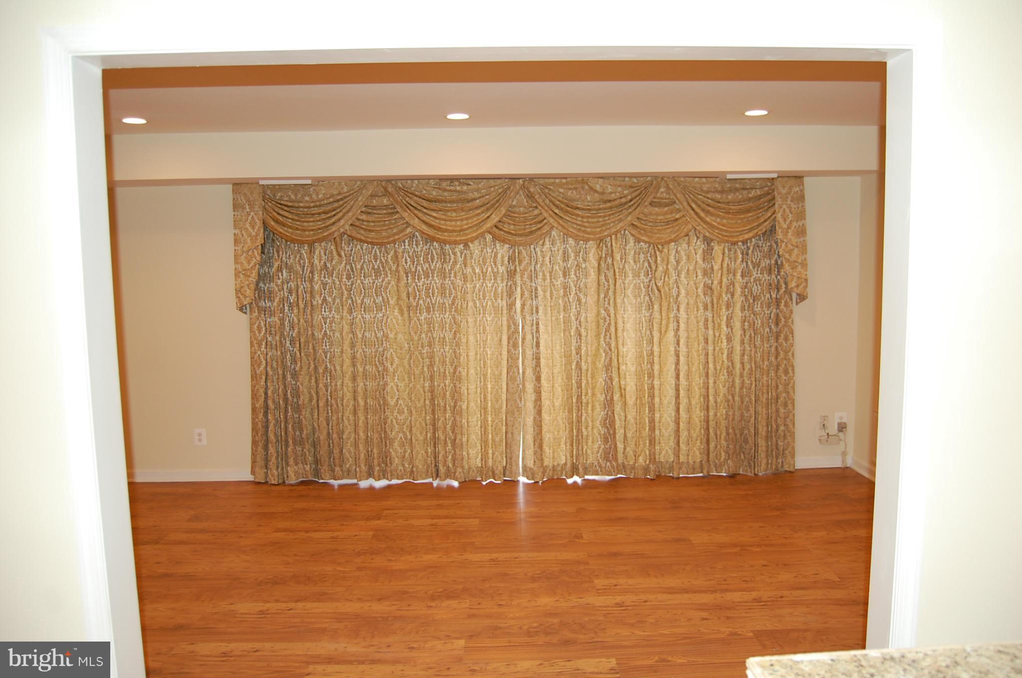 11606 Vantage Hill Road, Unit 2A Reston, VA 20190 - Photo 6 of 23 Living Room