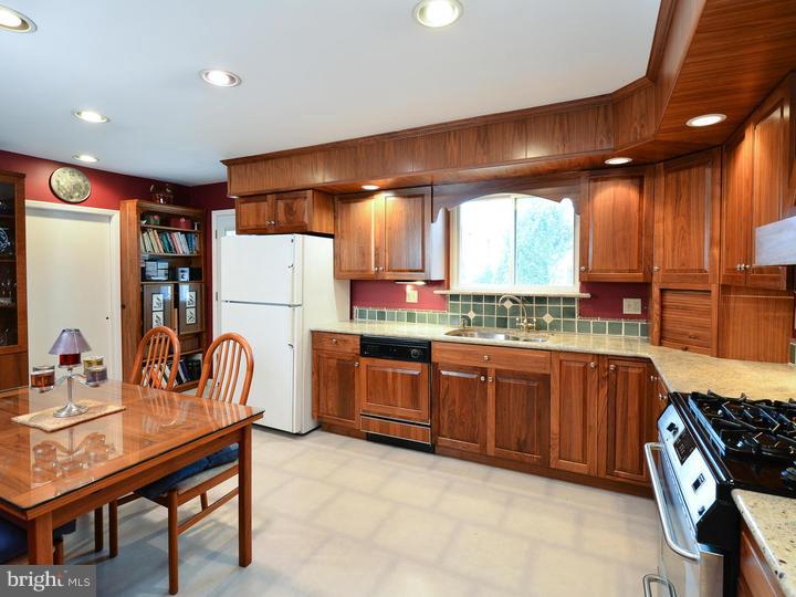 17 Chelten Road Havertown, PA 19083 - Photo 10 of 25