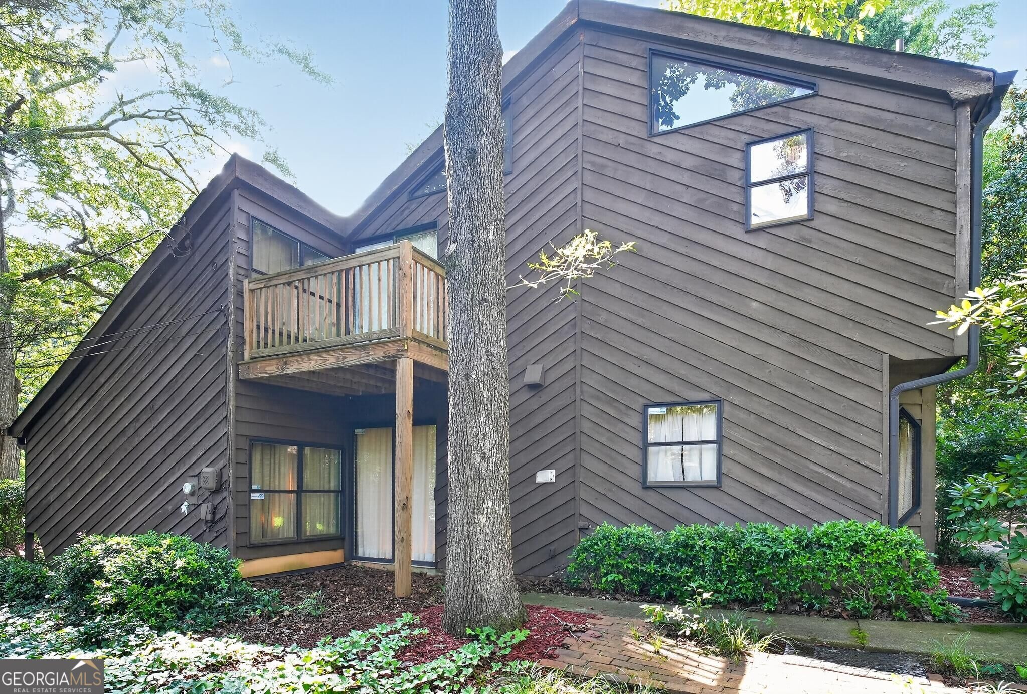 612 Tom Smith Road Southwest Lilburn, GA 30047 - Photo 2 of 33 Gallery Image 2