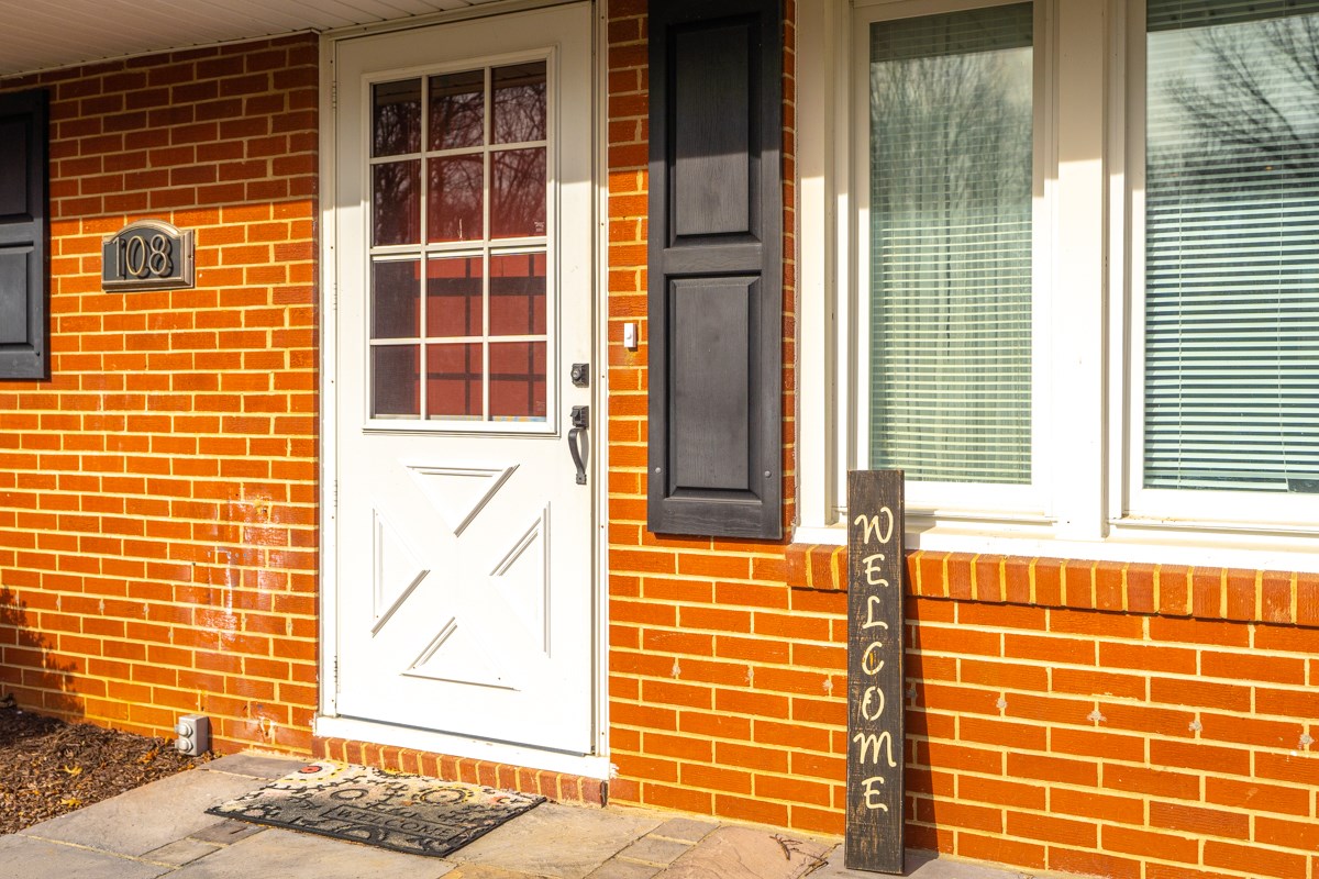 108 Sandy Ridge Road Waynesboro, VA 22980 - Photo 3 of 38 Gallery Image 3