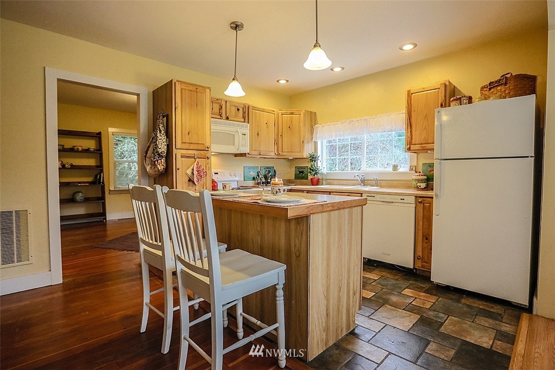 3189 Locker Road Southeast Port Orchard, WA 98366 - Photo 15 of 25 Gallery Image 15