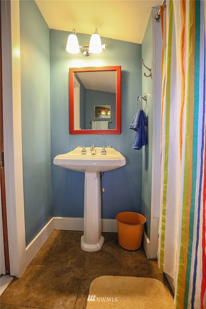 3189 Locker Road Southeast Port Orchard, WA 98366 - Photo 20 of 25 Gallery Image 20