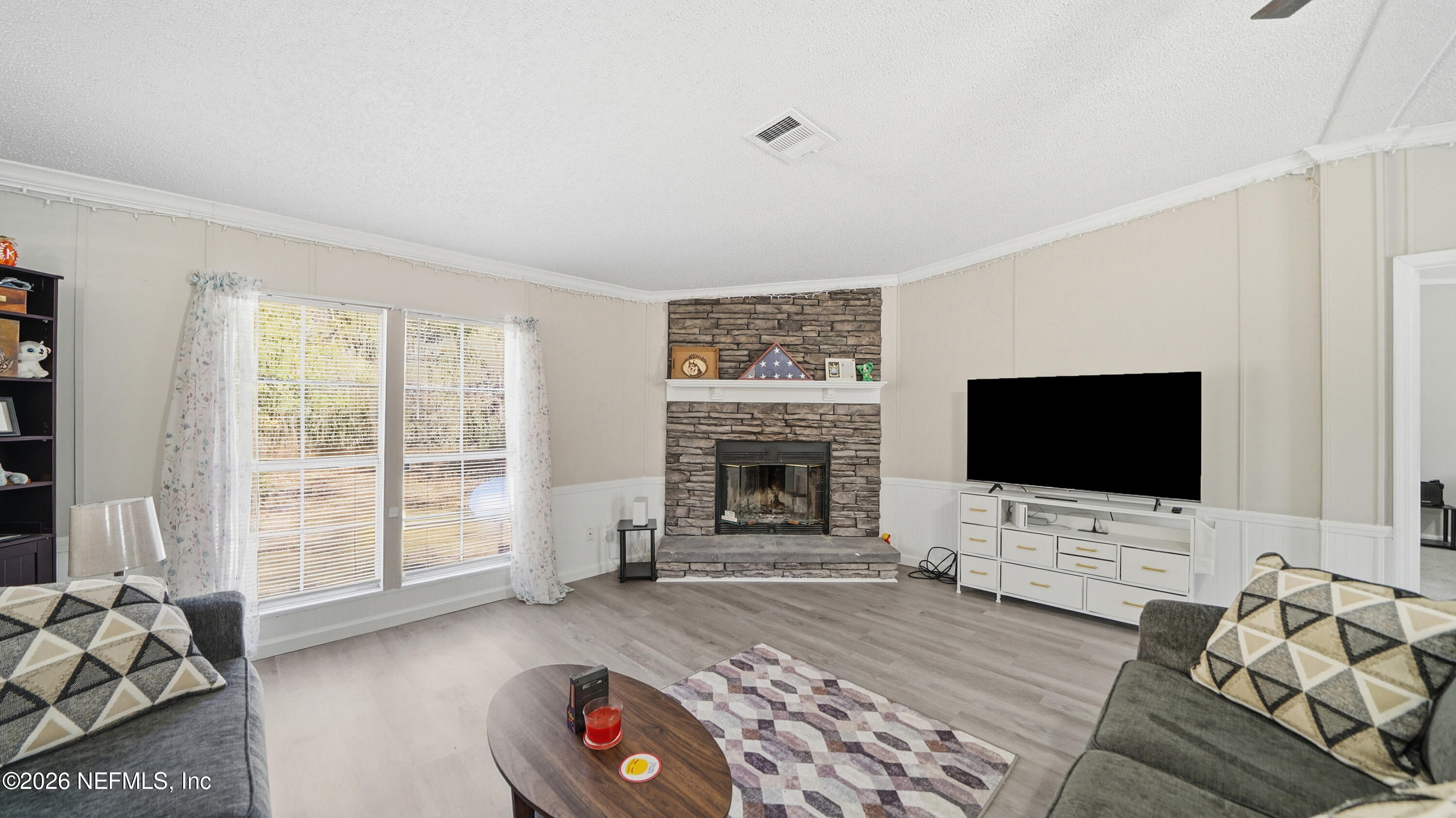 85324 Lil William Road Fernandina Beach, FL 32034 - Photo 5 of 36 a living room with furniture and a flat screen tv