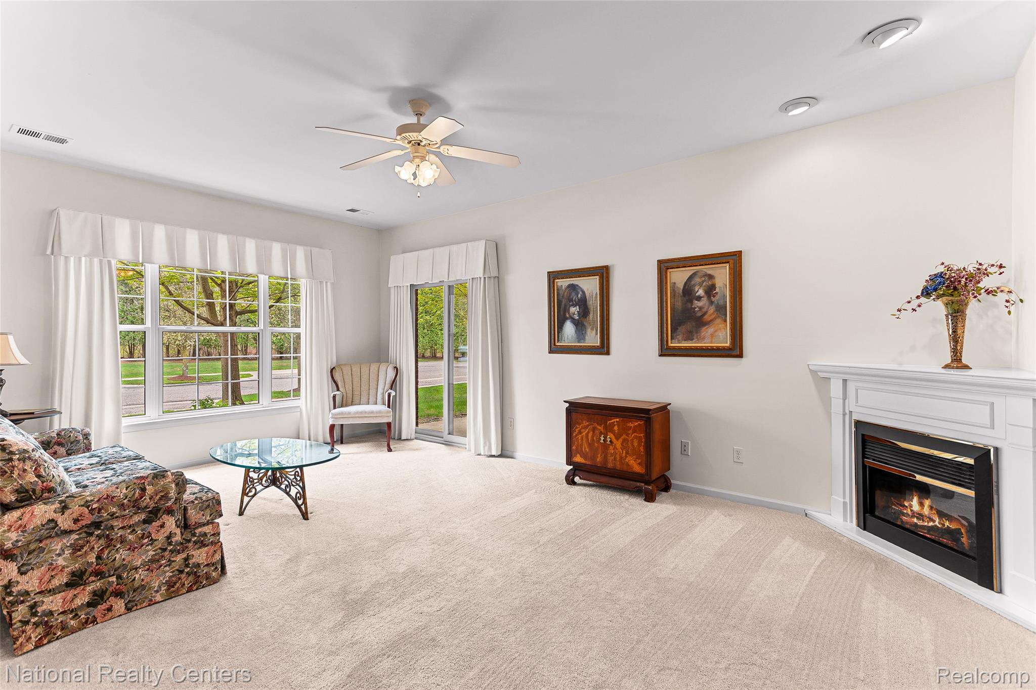 1637 Deepwood Circle Rochester, MI 48307 - Photo 5 of 34 IMG_4829.jpg