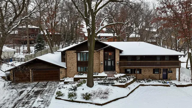 $675,000 | 209 East 135th Street, Burnsville, MN 55337