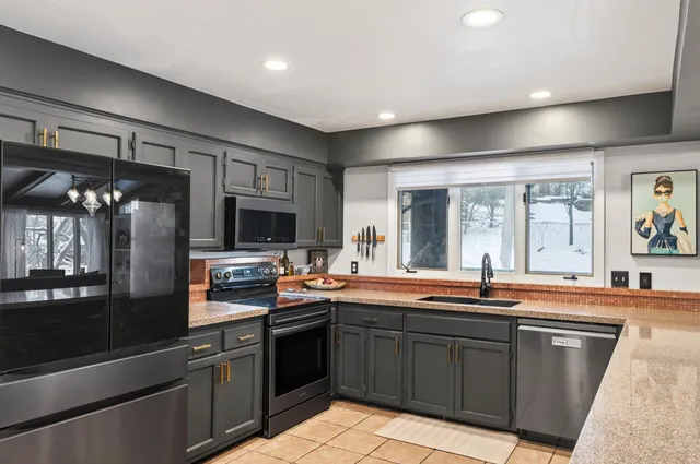 $675,000 | 209 East 135th Street, Burnsville, MN 55337