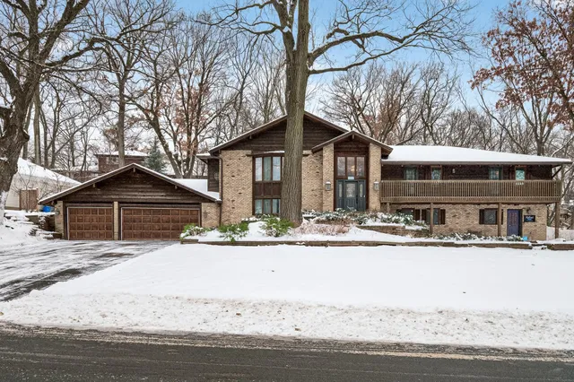 $675,000 | 209 East 135th Street, Burnsville, MN 55337