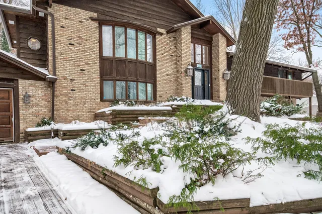 $675,000 | 209 East 135th Street, Burnsville, MN 55337