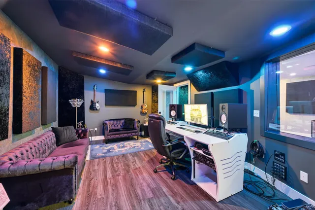 $675,000 | 209 East 135th Street, Burnsville, MN 55337