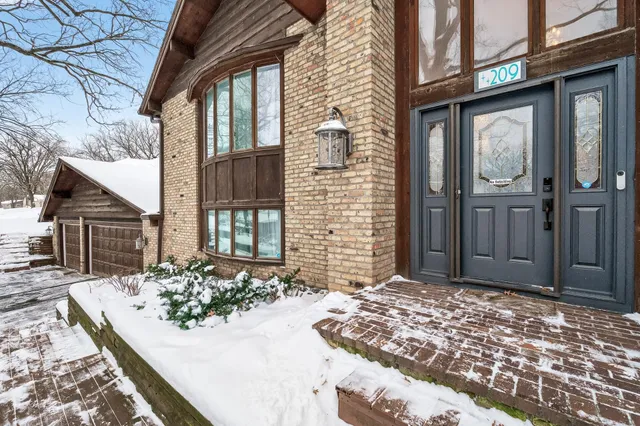 $675,000 | 209 East 135th Street, Burnsville, MN 55337